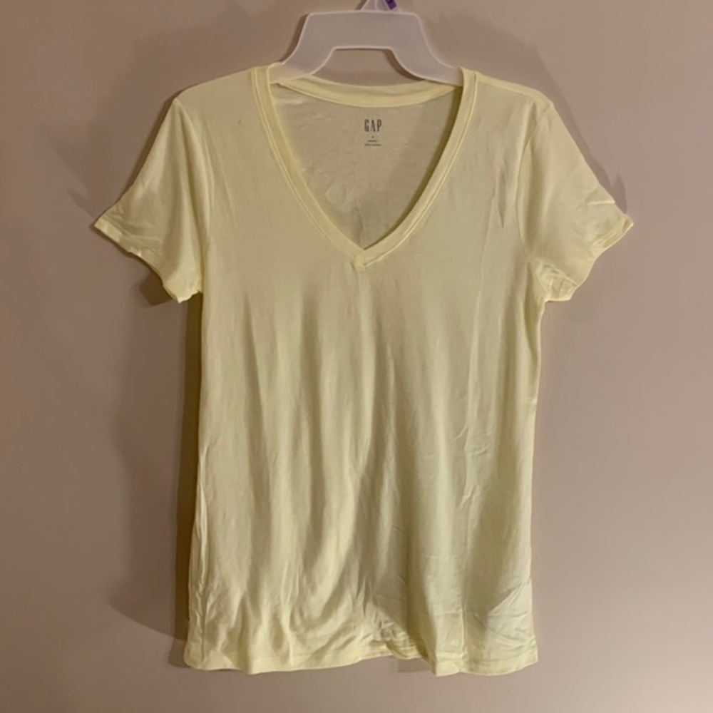 Gap Factory yellow v-neck t-shirt short sleeves, size small.